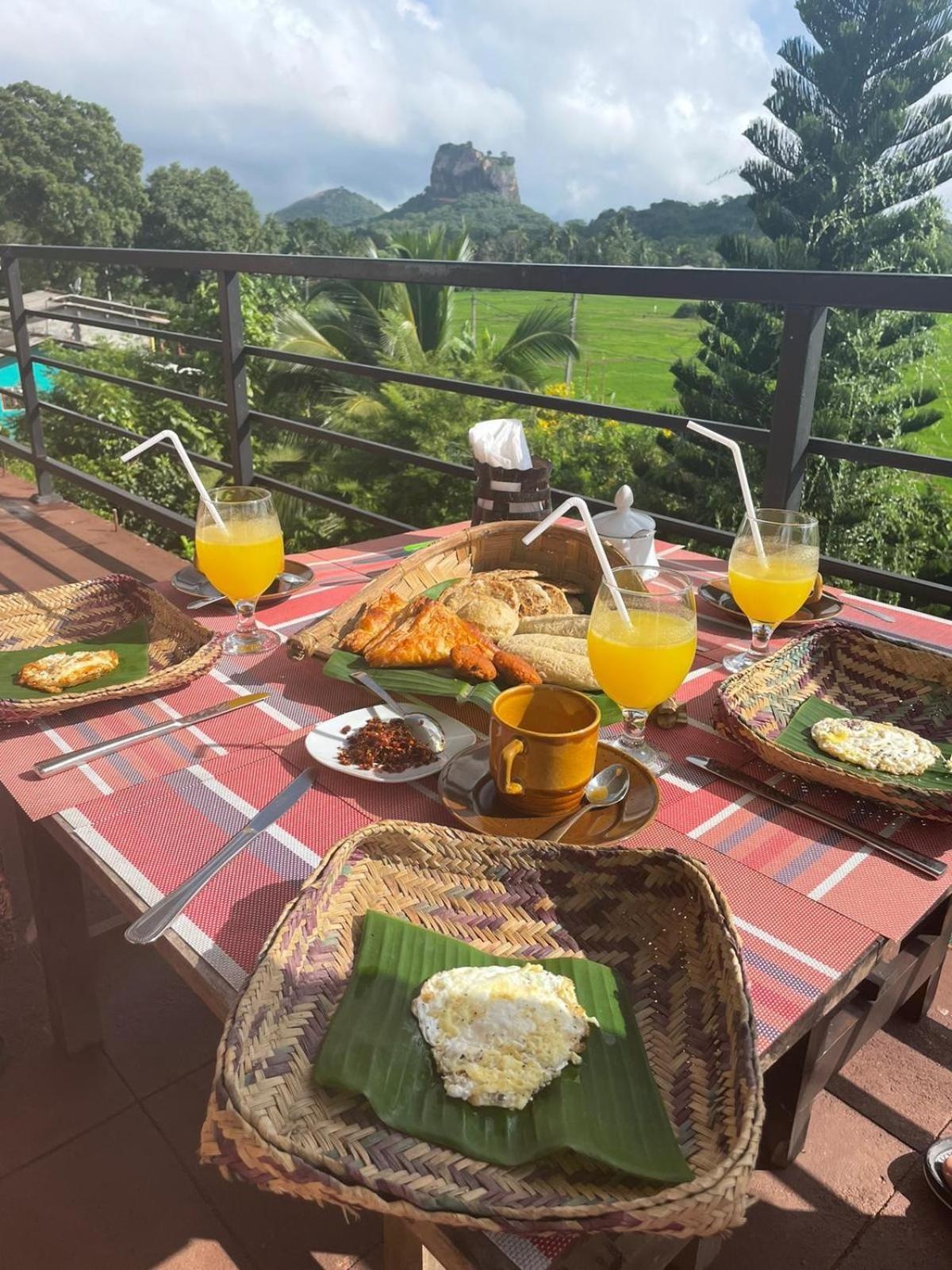 Sigiriya Water Guest & View Point Restaurant Hotel Buitenkant foto